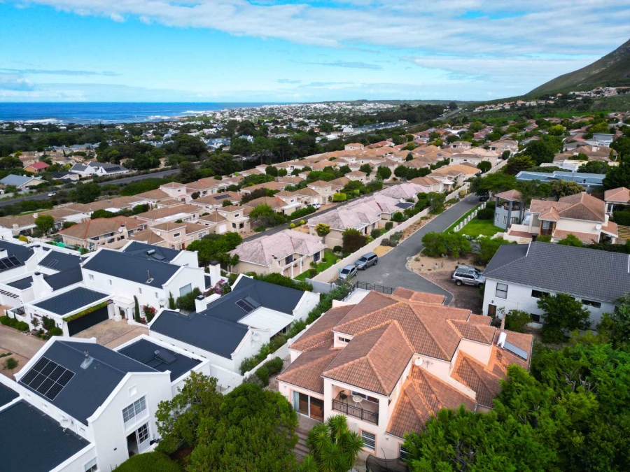 5 Bedroom Property for Sale in Chanteclair Western Cape